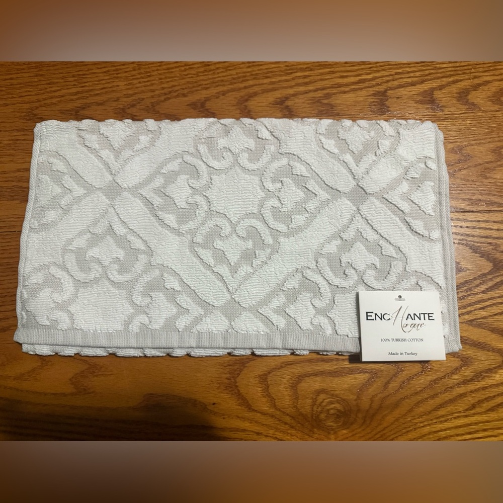 Enchante Home Hand Towel Size 16x28 White/Silver
Quantity One